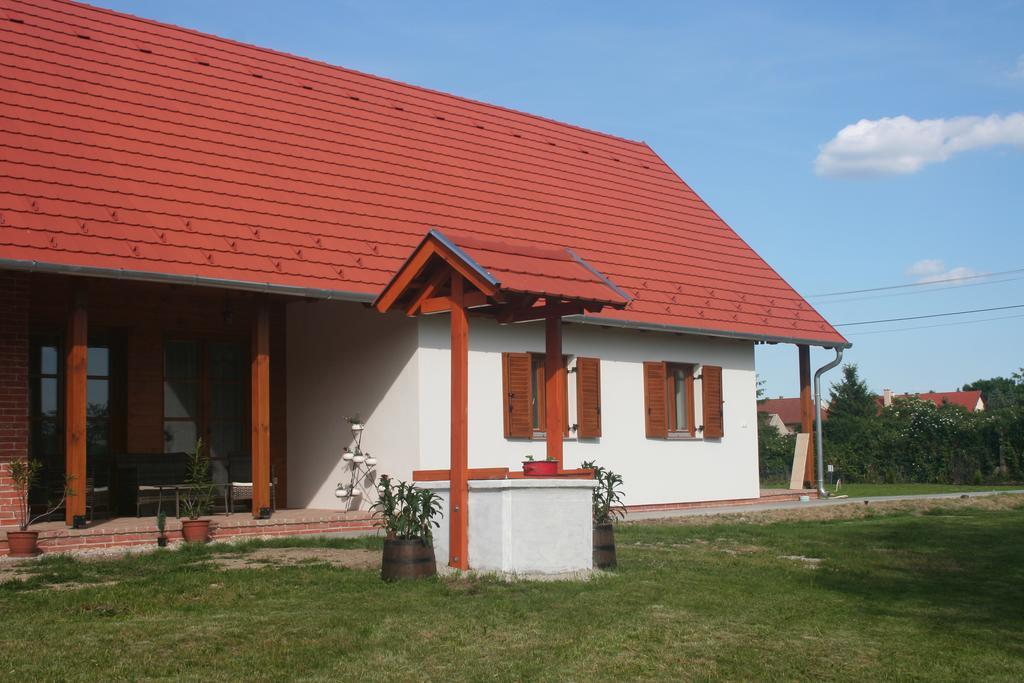Malomko Apartman Zsira Exterior foto