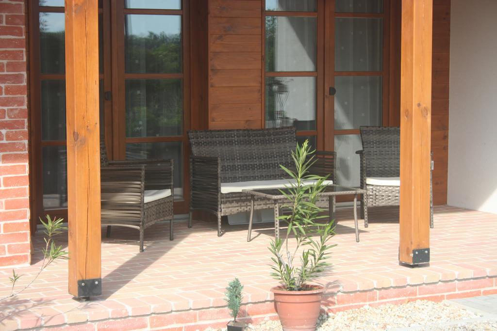 Malomko Apartman Zsira Exterior foto