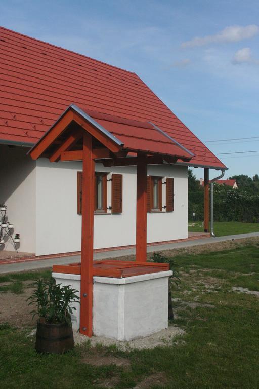 Malomko Apartman Zsira Exterior foto